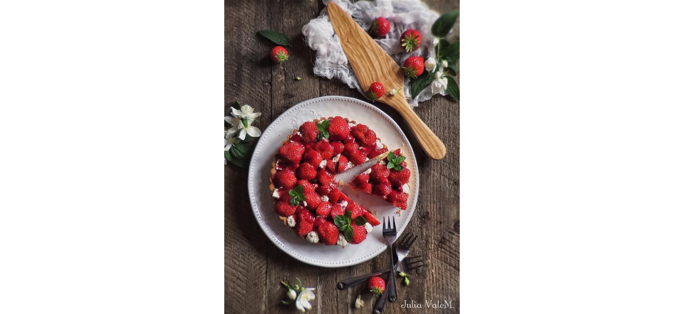 Pelle à tarte bois d'olivier Jean Dubost, fabrication francaise, tarte aux fraises crédit photo objectif Madame Juju